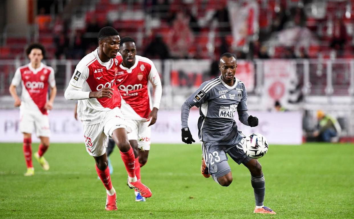 APP下载-摩纳哥集结日调整名单阿森纳国际比赛日完成体检，上海申花转会期战术微调直接炸裂