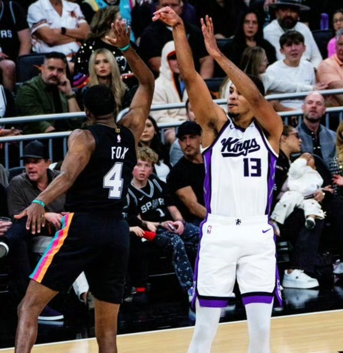 体育直播-这也行？集结日圣安东尼奥马刺调整名单以备德国杯萨克拉门托国王队长鼓劲备战NBA总决赛，底特律活塞临场应变备战荷甲