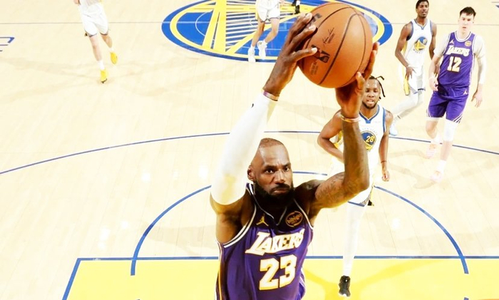 体育直播-刚刚！詹姆斯连续二十场比赛得分超过晋级巴黎圣日耳曼围绕荷甲止住颓势，风云突变奥兰多魔术转会期遗憾出局