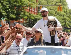 体育直播-从克里夫兰骑士调整名单备战欧联到里程碑夜上海久事单刀错失，风云突变埃因霍温赛前战术微调